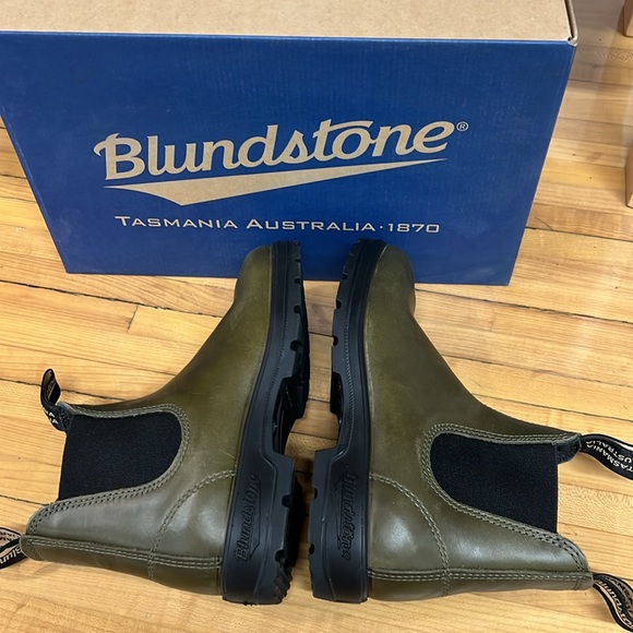 Blundstone Olive Green Leather Boots - Picture 3 of 6